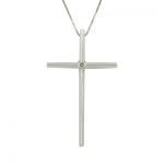 Stunning cross pendant. 18ct white gold cross with diamond, pendant, hanging from an adjustable chain