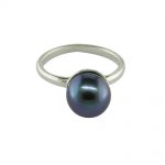 Black cultured freshwater pearl ring white gold