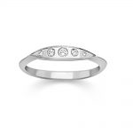 Diamond velvet leaf ring white gold