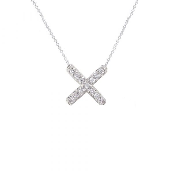 This white gold diamond kiss pendant features 17 sparkling diamonds, set in 9ct white gold. The modern geometric "x" design is suspended from an adjustable chain.