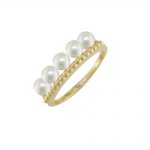 Pearl ring in gold